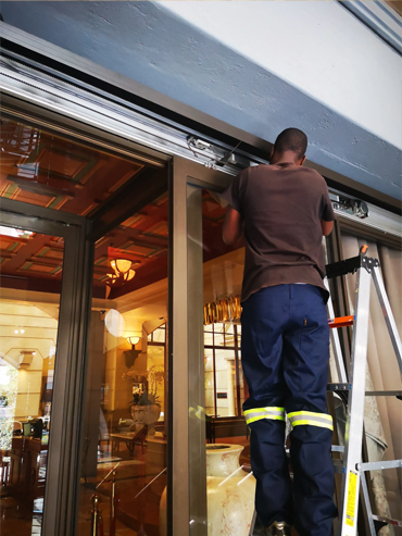 commercial glass services in Alexandria, VA